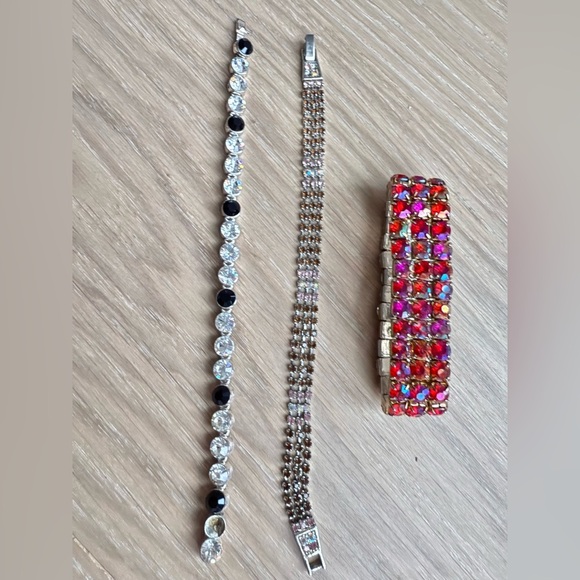 Elegant Multicolor Crystal Jewelry Set of 3 bracelets. - Picture 2 of 6